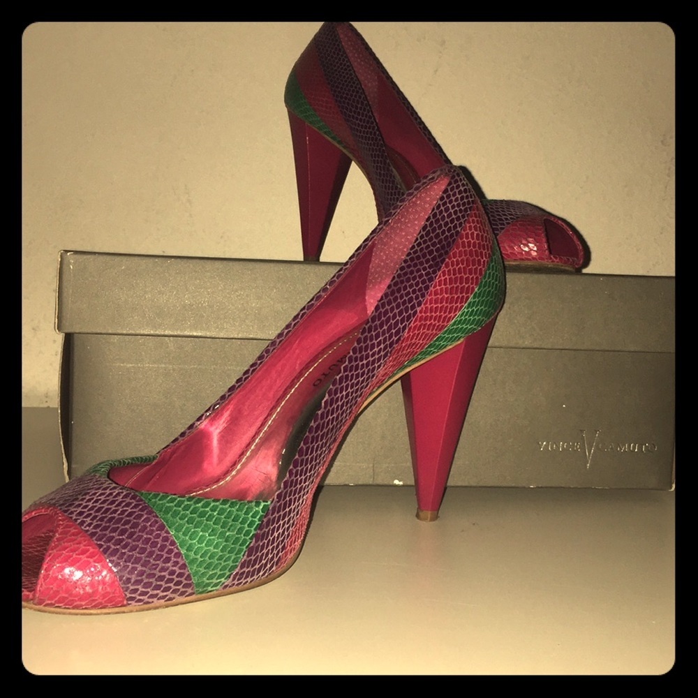 Vince Camuto Oaks Peep toe Pump